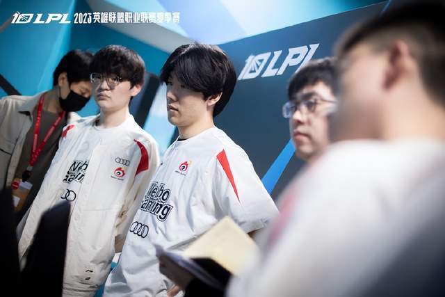 边锋前插完 边锋前插完